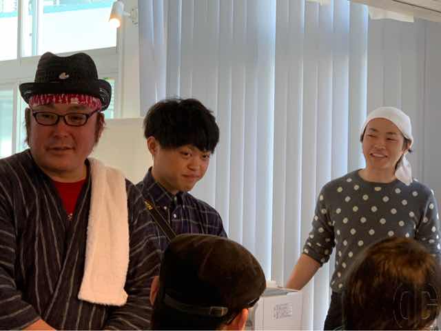 左から『牡蠣の人』サトウゲンさん、『某大学生』勝沼さん、『博士』タカヒロ博士
