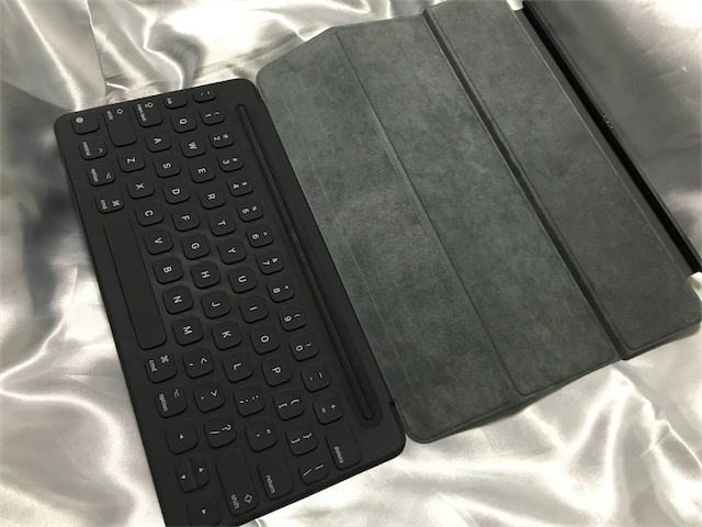 iPad Pro - Smart Keyboard 展開