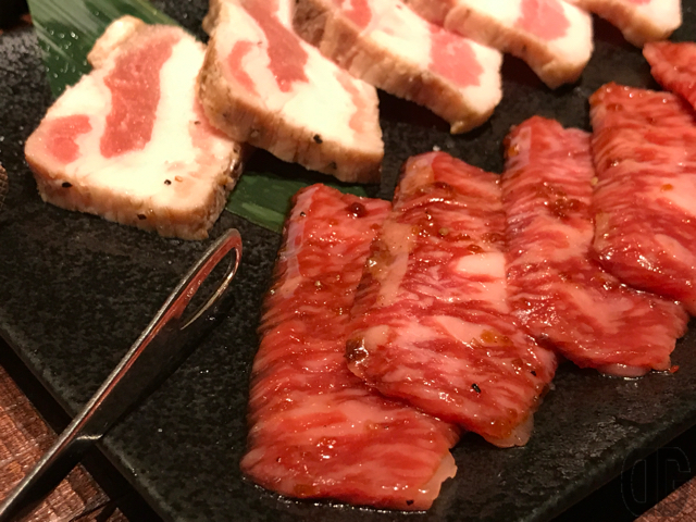 閉店 神楽坂 炭火焼肉 韓国料理 Kollabo で牛焼肉とサムギョプサルを同時にいただく 釜めしパーフェクト でぐっち 食