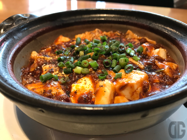 龍公亭(神楽坂)で土鍋麻婆豆腐をいただく。ご飯食べ過ぎました
