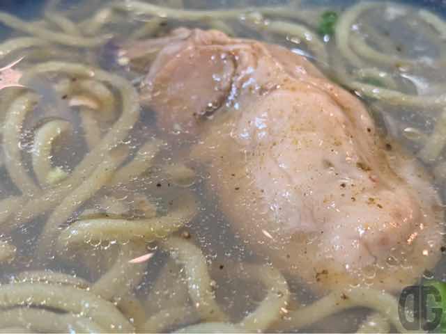ぷっくりとした牡蠣とスパイスオイルが加わっておいしい
