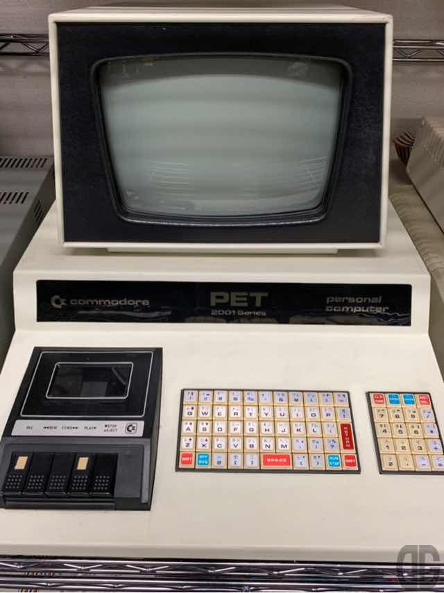 Commodore PET-2001シリーズ。マイコン雑誌に広告が掲載されているのは見たことありますが、実機を見たのは初めてです。