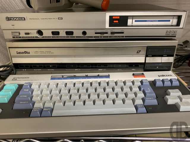 MSX機。Pioneer PX-7。パイオニアがMSX出してる時代もありました…今は亡きLaserDiscと連動しているのが泣かせます…