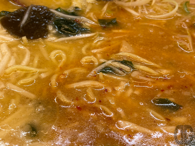 味変の定番は豆板醤とおろしにんにく