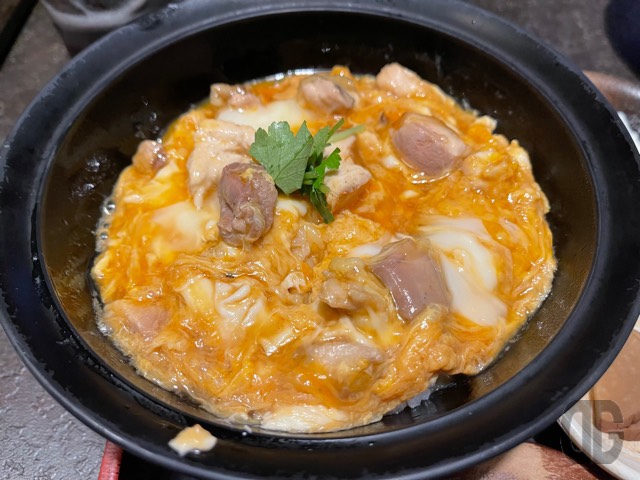 親子丼は相変わらずトロトロの玉子の具合と比内地鶏が甘めの出汁とのハーモニーを奏でて美味しかった♪