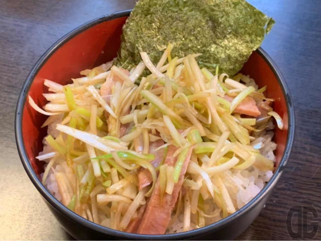 ごま油としょう油タレで和えたネギがたっぷり♪