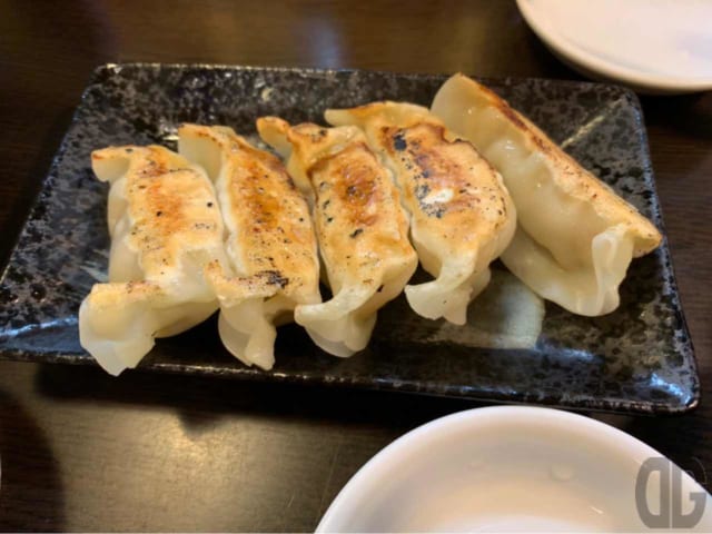 餃子は5個で300円